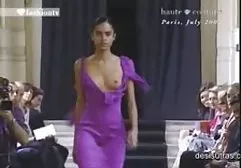 MILF داغ روی میز لعنتی می تصاویرسکسی جدید شود